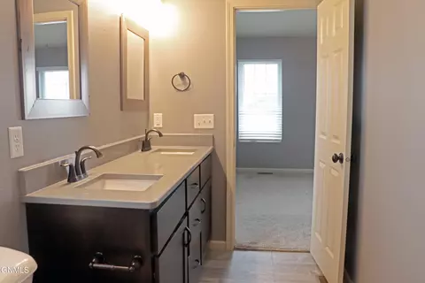 Bath - 3216 Kenner Lp, Bismarck, ND 58504 photo 5 of 6