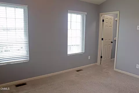Bedroom - 3216 Kenner Lp, Bismarck, ND 58504 photo 4 of 10