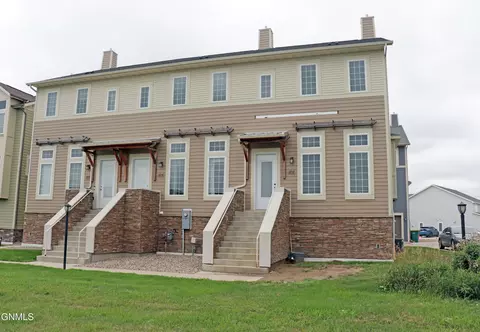 3216 Kenner Lp, Bismarck, ND 58504