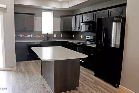 Kitchen - 3216 Kenner Lp, Bismarck, ND 58504 photo 1 of 6