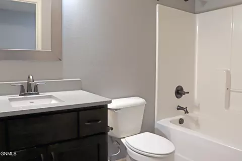 Bath - 3216 Kenner Lp, Bismarck, ND 58504 photo 6 of 6