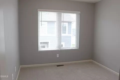 Bedroom - 3216 Kenner Lp, Bismarck, ND 58504 photo 6 of 10