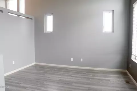 Living - 3216 Kenner Lp, Bismarck, ND 58504 photo 3 of 5