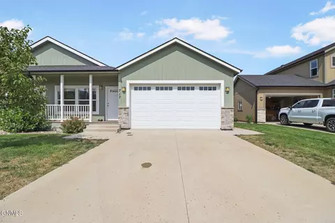 717 40th St E, Williston, ND 58801 photo 2