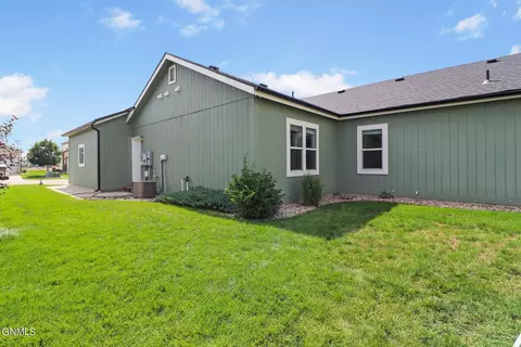 717 40th St E, Williston, ND 58801 photo 3