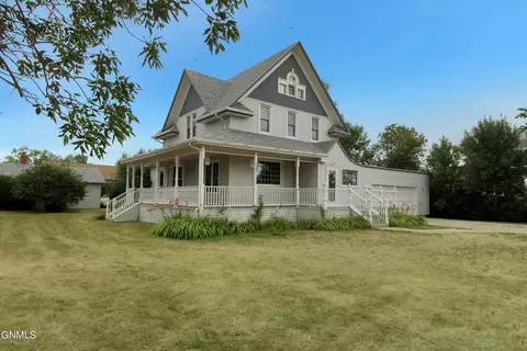 101 2nd St NW, Crosby, ND 58730