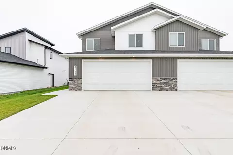 4122 Steel Pl, Bismarck, ND 58503