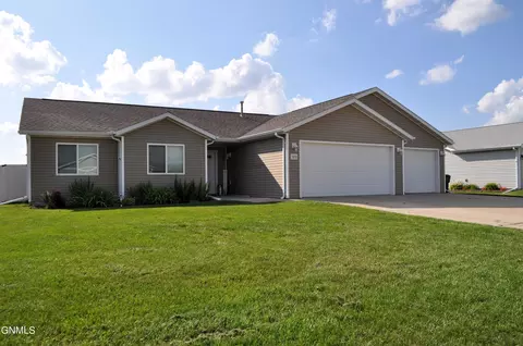 3070 Whitlow St, Lincoln, ND 58504