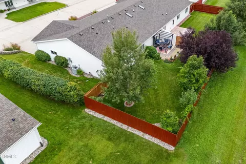 1122 Lakota Ln, Lincoln, ND 58504