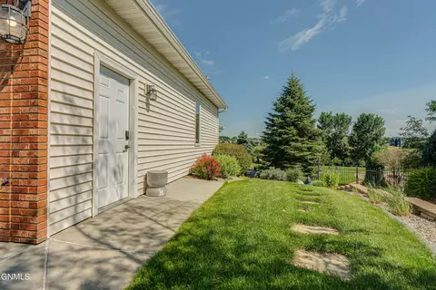 Exterior - 1283 Eagle Crest Loop, Bismarck, ND 58503 photo 35 of 44