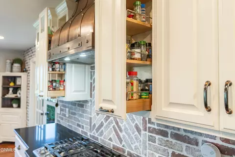 Kitchen - 1283 Eagle Crest Loop, Bismarck, ND 58503 photo 9 of 11