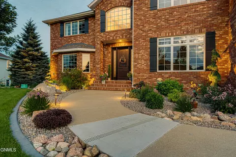 Exterior - 1283 Eagle Crest Loop, Bismarck, ND 58503 photo 32 of 44