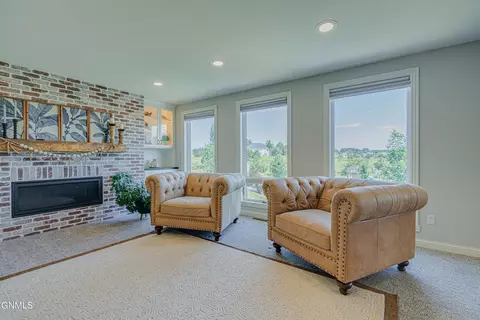 Living - 1283 Eagle Crest Loop, Bismarck, ND 58503 photo 3 of 3