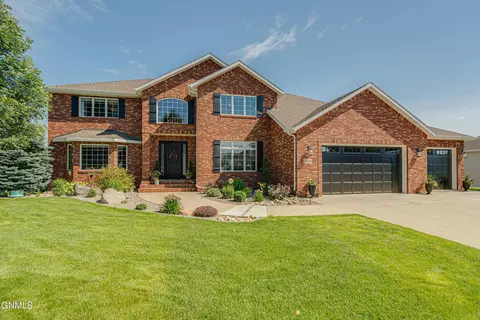 1283 Eagle Crest Loop, Bismarck, ND 58503