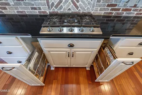 Kitchen - 1283 Eagle Crest Loop, Bismarck, ND 58503 photo 4 of 11