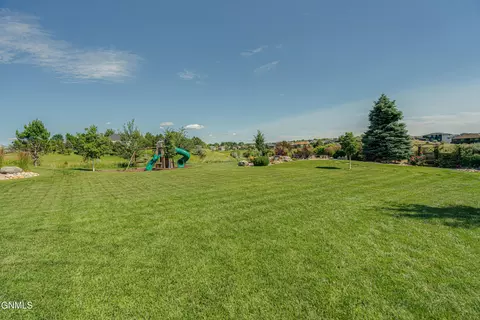 Exterior - 1283 Eagle Crest Loop, Bismarck, ND 58503 photo 42 of 44