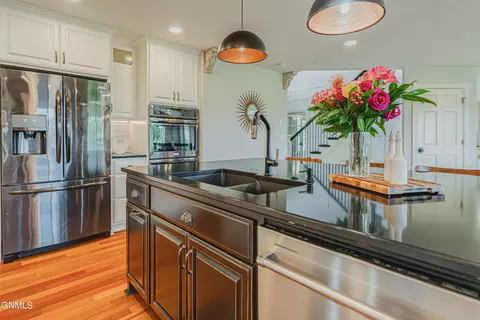 Kitchen - 1283 Eagle Crest Loop, Bismarck, ND 58503 photo 2 of 11