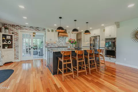 Kitchen - 1283 Eagle Crest Loop, Bismarck, ND 58503 photo 3 of 11