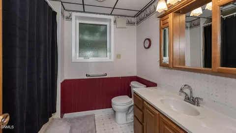 Bath - 117 Vinton Ave, Stanton, ND 58571 photo 3 of 4