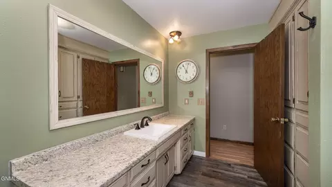 Bath - 117 Vinton Ave, Stanton, ND 58571 photo 2 of 4