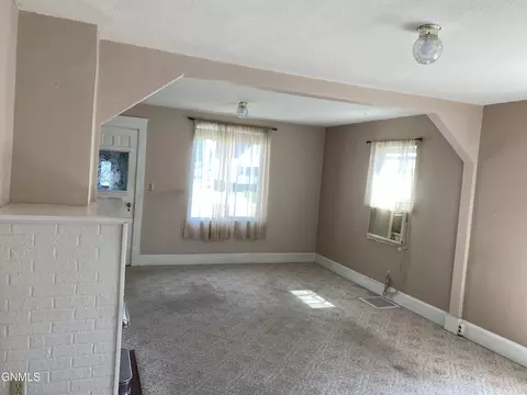 Living - 404 14th St S, Bismarck, ND 58504 photo 3 of 3