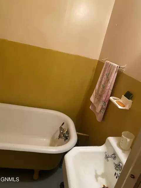 Bath - 404 14th St S, Bismarck, ND 58504 photo 1 of 1