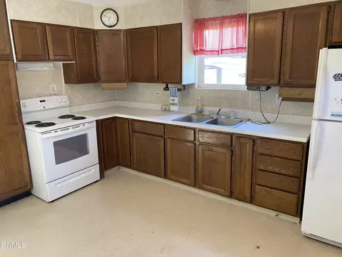 Kitchen - 404 14th St S, Bismarck, ND 58504 photo 1 of 2