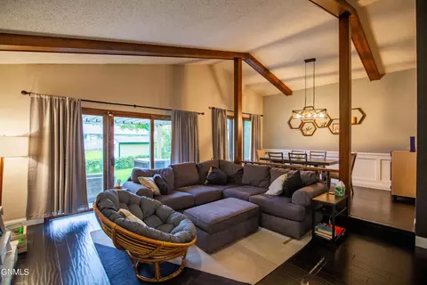 117 Apollo Ave W, Bismarck, ND 58503