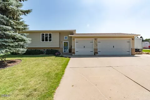 1708 10th Ave SE, Mandan, ND 58554