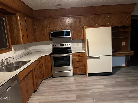 604606 Capitol Ave E, Bismarck, ND 58501 photo 29