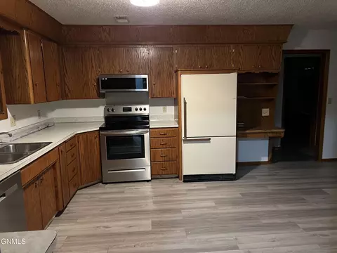 604606 Capitol Ave E, Bismarck, ND 58501 photo 31