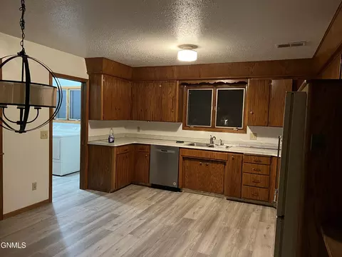 604606 Capitol Ave E, Bismarck, ND 58501 photo 32