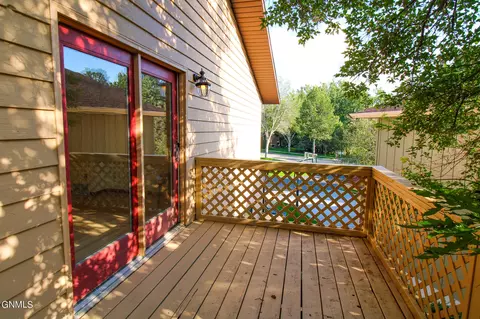Exterior - 306 N Brandon Loop, Bismarck, ND 58503 photo 7 of 25
