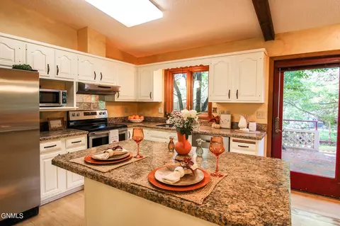 Kitchen - 306 N Brandon Loop, Bismarck, ND 58503 photo 4 of 12