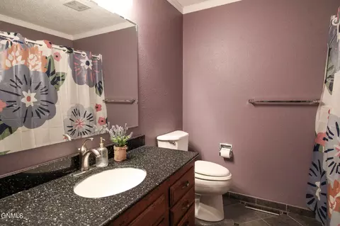 Bath - 306 N Brandon Loop, Bismarck, ND 58503 photo 5 of 10