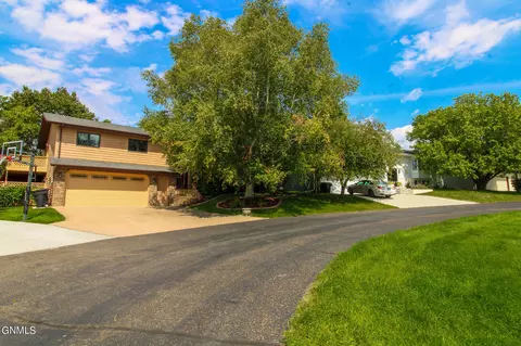 Exterior - 306 N Brandon Loop, Bismarck, ND 58503 photo 2 of 25
