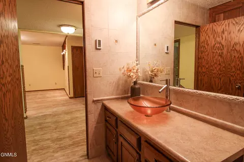 Bath - 306 N Brandon Loop, Bismarck, ND 58503 photo 10 of 10