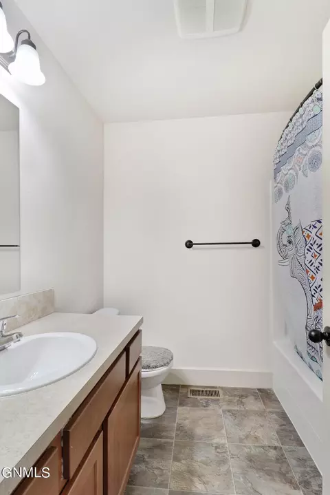 Bath - 3415 34th St W, Williston, ND 58801 photo 4 of 4