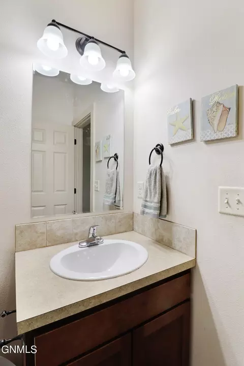 Bath - 3415 34th St W, Williston, ND 58801 photo 1 of 4