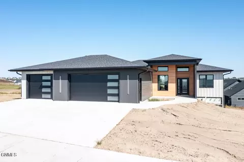 4309 Elk Rdg Dr, Bismarck, ND 58503
