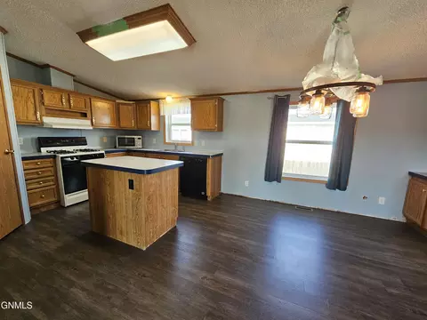 3814 24th Ct W, Williston, ND 58801 photo 17