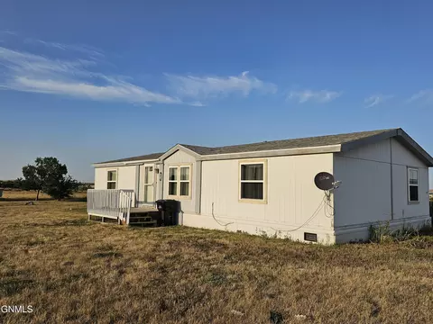 3814 24th Ct W, Williston, ND 58801 photo 4