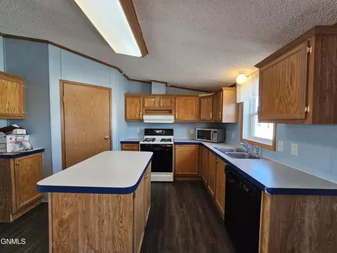 3814 24th Ct W, Williston, ND 58801 photo 18