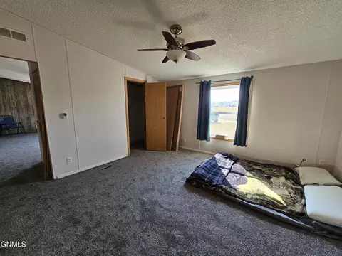 3814 24th Ct W, Williston, ND 58801 photo 12
