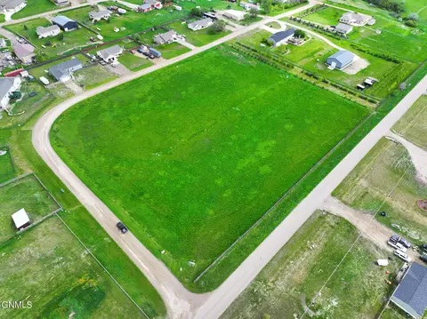 4829 Southview Ln, Williston, ND 58801 photo 4