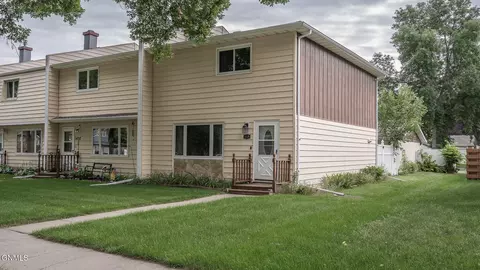 1439 Eastwood St, Bismarck, ND 58504