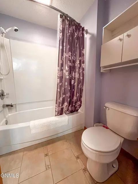 Bath - 5150 57th St SE, Bismarck, ND 58504 photo 4 of 7