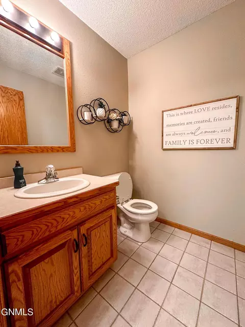 Bath - 5150 57th St SE, Bismarck, ND 58504 photo 5 of 7