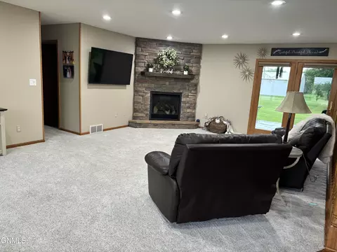 Living - 5150 57th St SE, Bismarck, ND 58504 photo 1 of 5