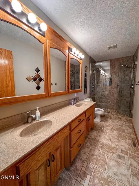 Bath - 5150 57th St SE, Bismarck, ND 58504 photo 1 of 7